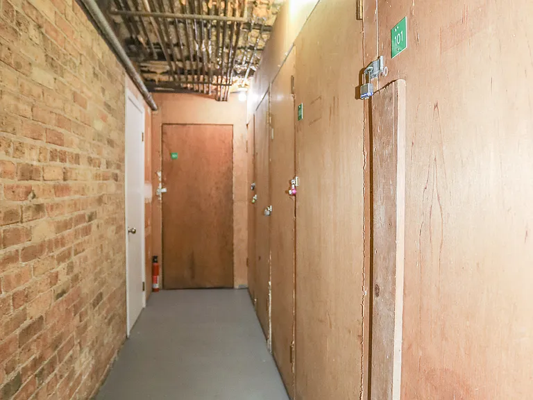 652 W Roscoe St #104 — Photo 10