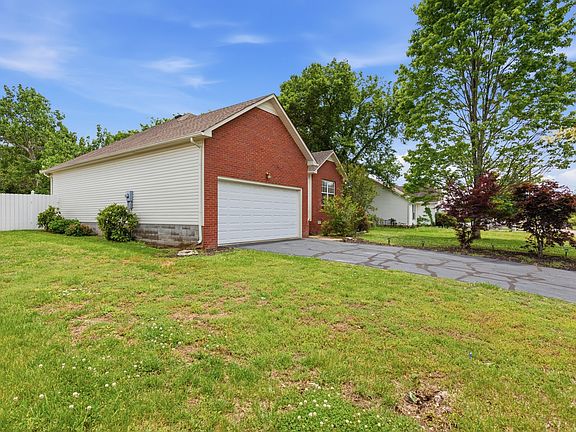 2nd image of 1909 Fieldstone Dr