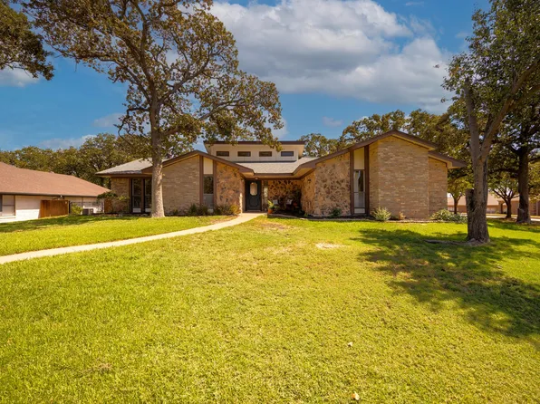 8 Greenbriar Ct, Trophy Club, TX 76262