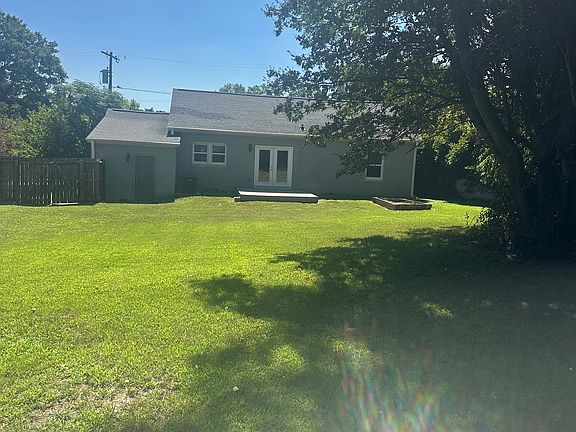 3rd image of 210 Eastlan Dr
