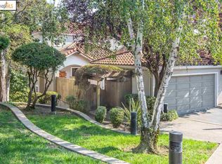 4676 Redwood Rd, Oakland, CA 94619
