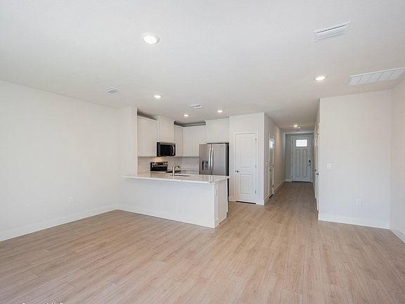 3rd image of 476 Houston Ln