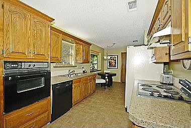 3rd image of 2905 Glenhaven Dr