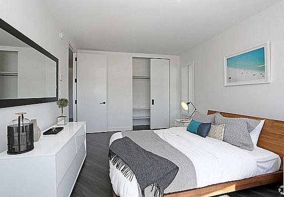 4th image of 250 E Houston St APT 5D