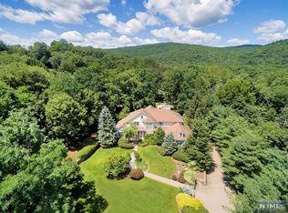 54 Crocker Mansion Dr, Mahwah, NJ 07430