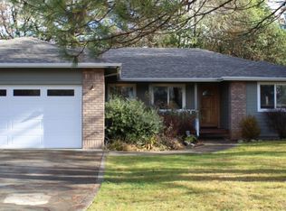 320 Green Acres Dr, Merlin, OR 97532