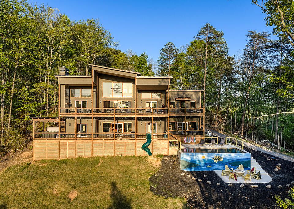 1st image of 356 Mountain Ridge Dr
