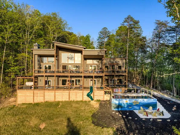 356 Mountain Ridge Dr, Blue Ridge, GA 30513