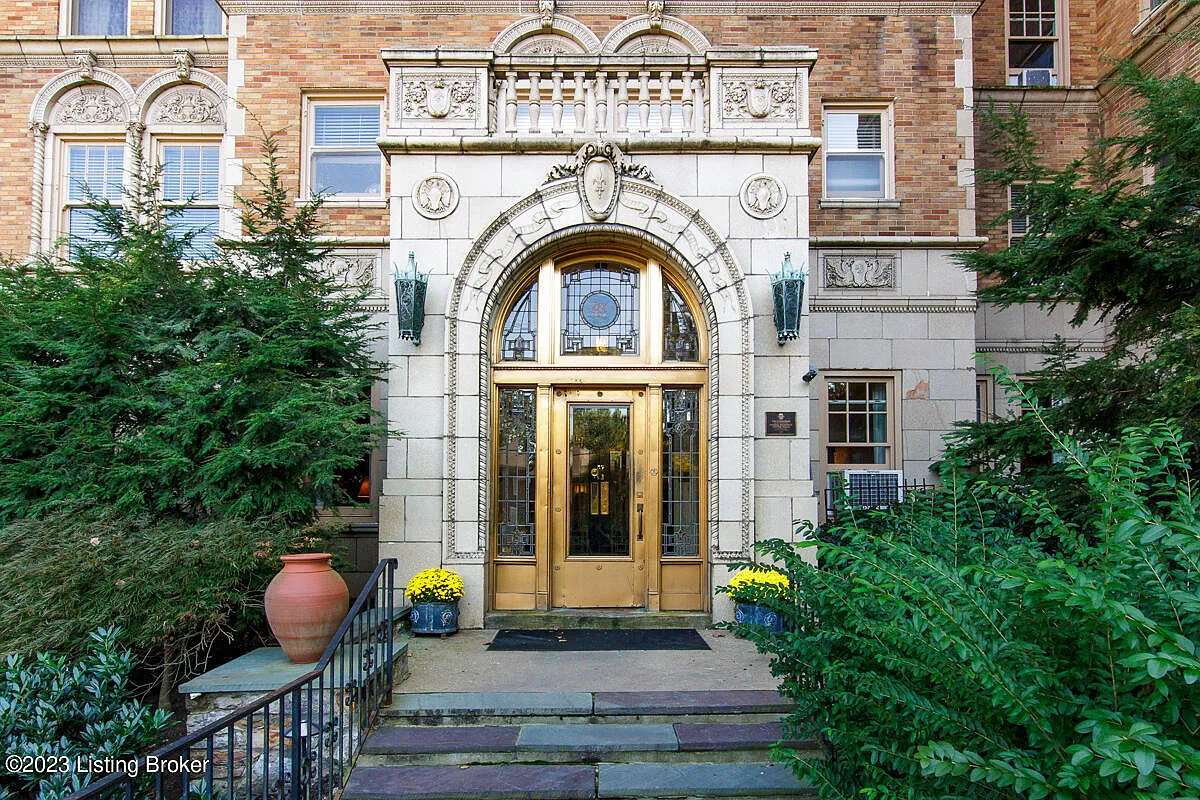 2140 Bonnycastle Ave APT 9C photo 1