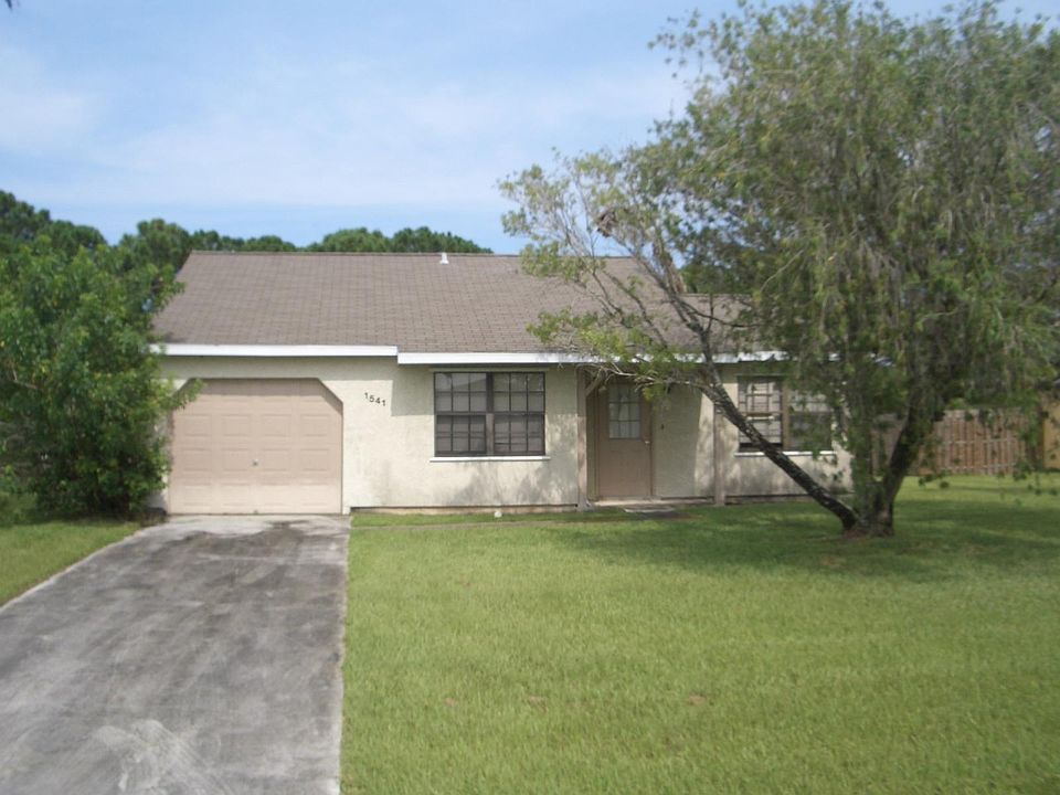 1st image of 1541 SE Belcrest Street