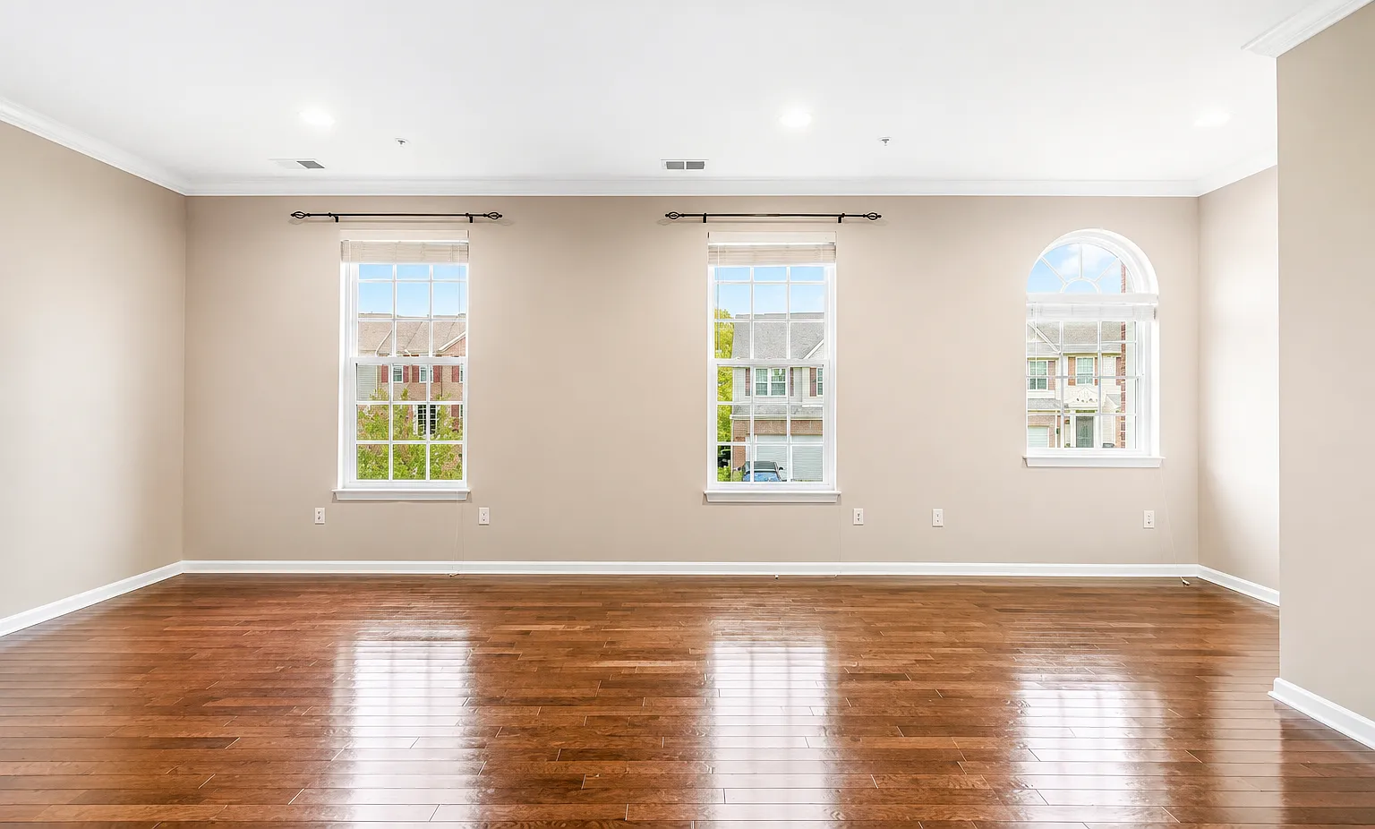 3 bed, 2.5 bath, 1869 sqft, $2,600 — Photo 4