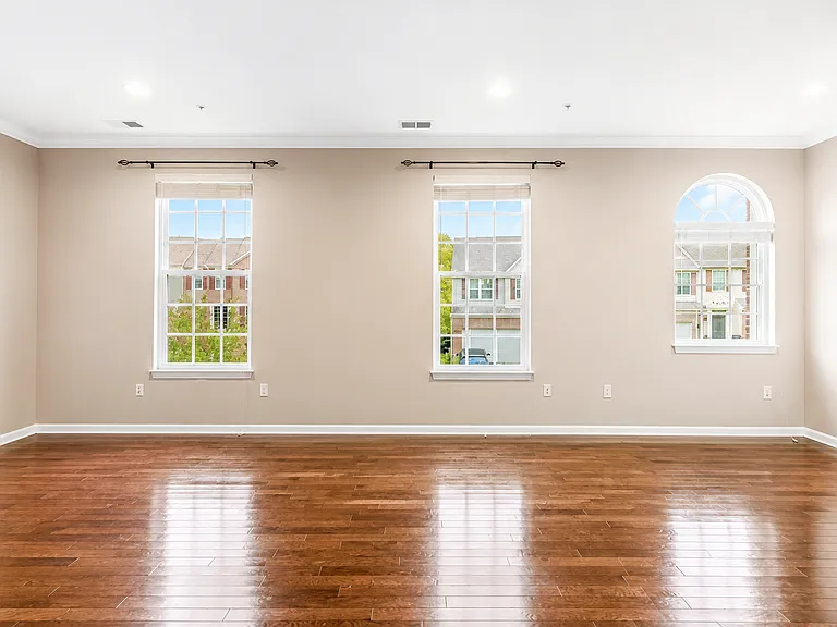 248 Broadstone Dr — Photo 4