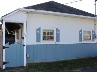 24 Cleveland St, Greenfield, MA 01301