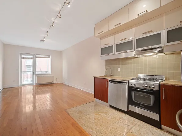 4126 27th St APT 9C, Long Island City, NY 11101