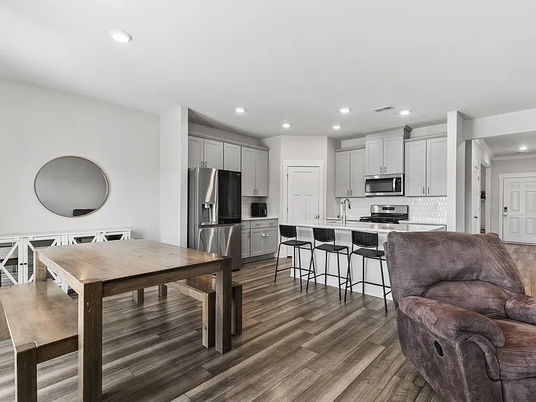 304 Garrison Grove Dr — Photo 8