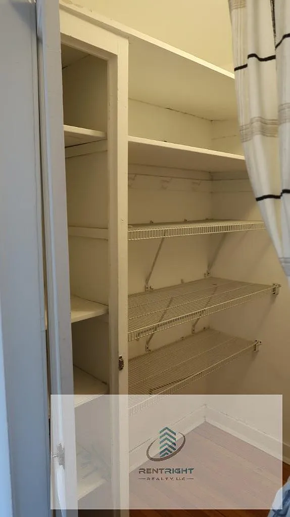 Studio, 1.0 bath, 550 sqft, $1,300 — Photo 4