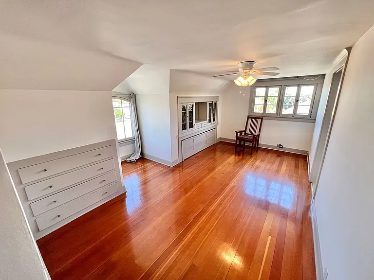 Historic Bluff Park 1BD Retreat | Top Floor Vintage Gem — Photo 8