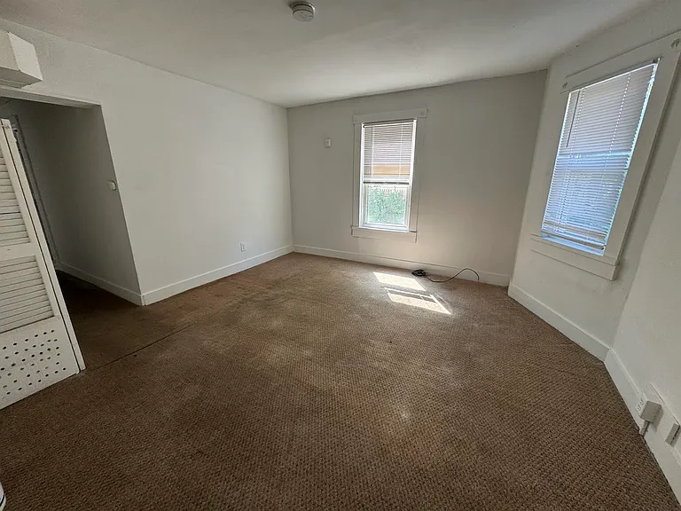 107 College St #1R — Photo 8