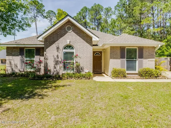 230 Music St, Waveland, MS 39576