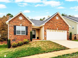 4272 Pickering Dr, Hickory, NC 28602