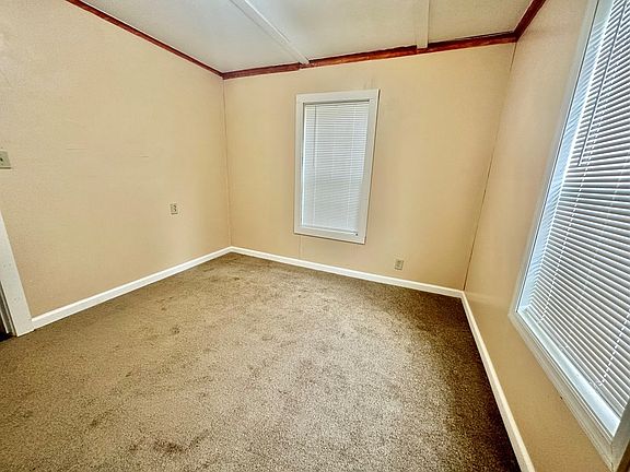3rd image of 307 W Avera Ave