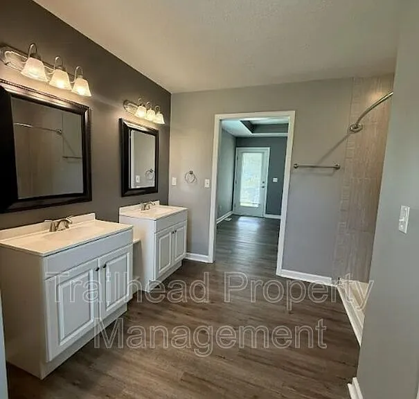 605C S Hillcrest St — Photo 8