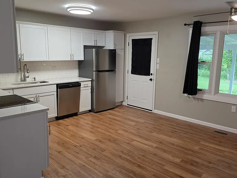 621 S Village Dr — Photo 4