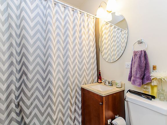 5th image of 1829 N Hermitage Ave #1