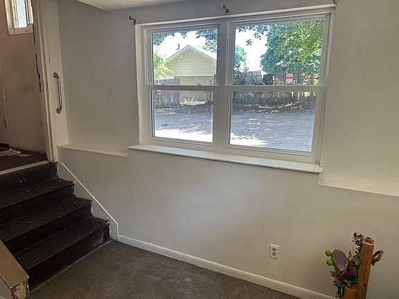 3rd image of 255 Crandall St #B