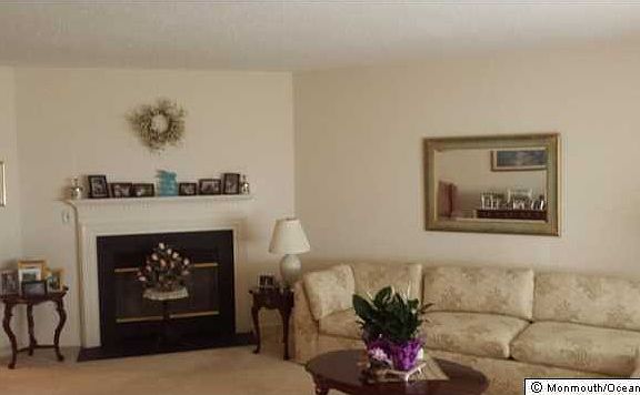 5th image of 552 Petunia Lane N