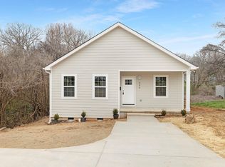 646 S Hoskins Rd, Charlotte, NC 28208