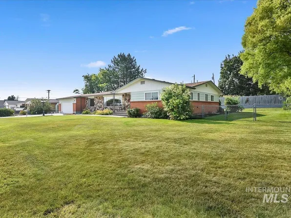 111 Palmer Dr, Nampa, ID 83686
