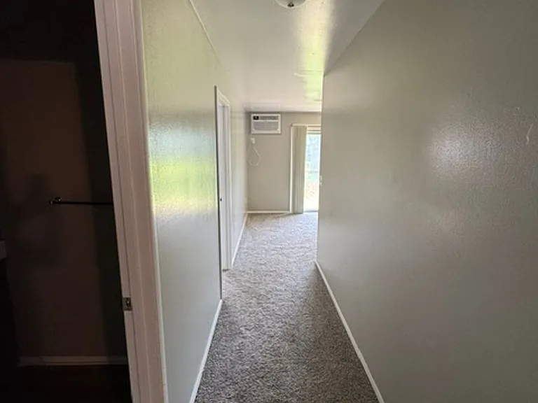 307 N Prairieview Rd — Photo 19