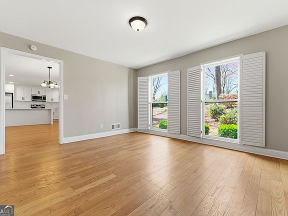 3rd image of 247 Millbrook Farm Rd