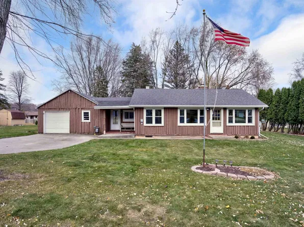 1686 Cormier Rd, Green Bay, WI 54313