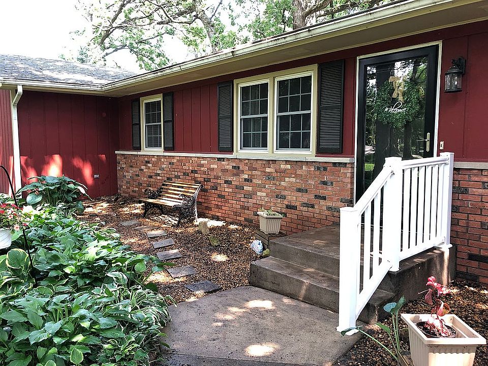 2nd image of 409 S Woodlawn Rd