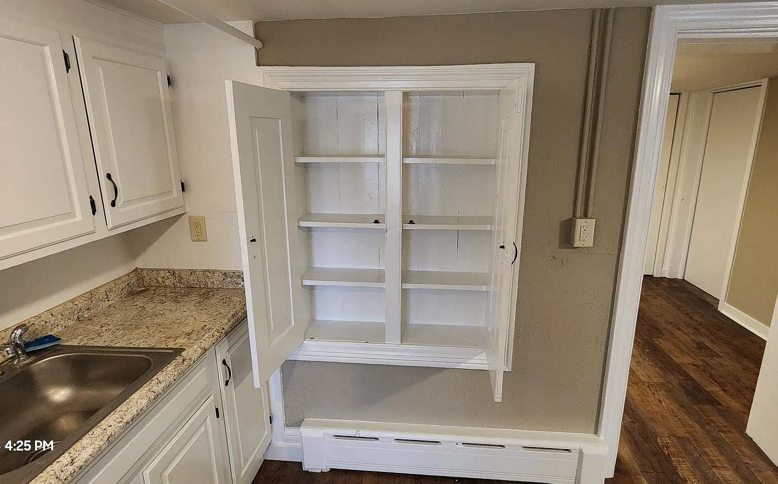 1 bed, 800 sqft, $1,300 — Photo 3
