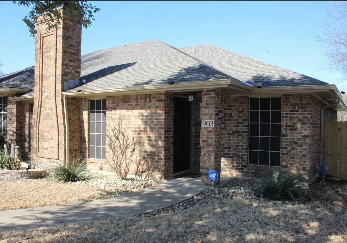 903 Teakwood Ln — Photo 1