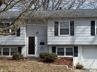 3607 Greenbrier Dr, Bettendorf, IA 52722