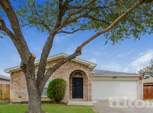 327 Moss Hill Dr, Arlington, TX 76018