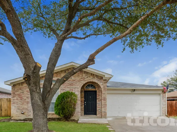 327 Moss Hill Dr, Arlington, TX 76018