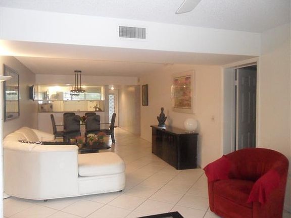 5th image of 1524 Whitehall Dr APT 101