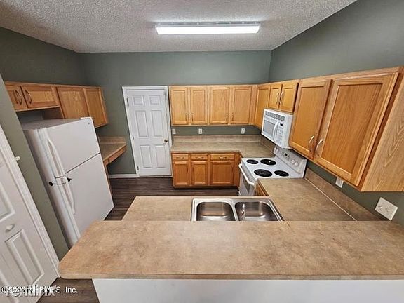 3rd image of 8512R Tower Falls Dr
