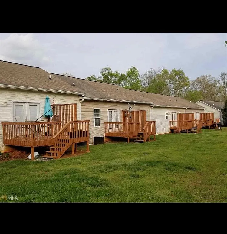 Building Photo - 106 Pointe Cir