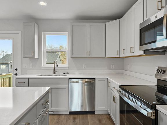4th image of 388 Lilac Ln #12
