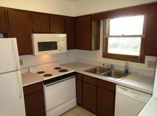 126 Twin Oaks Dr APT 8, Joliet, IL 60431