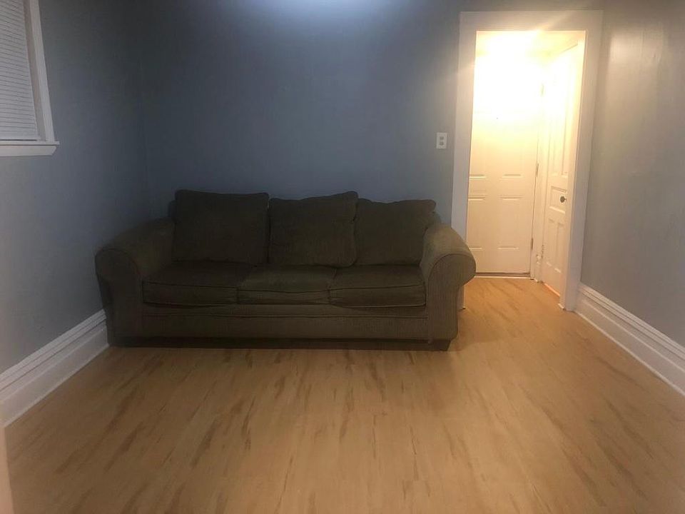 1st image of 522 W 44th Pl Floor 2