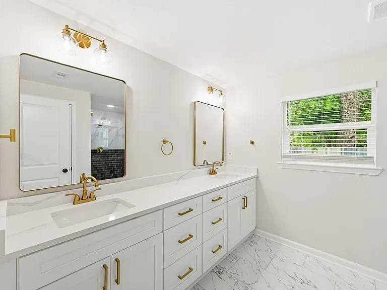 7946 Fowlie St — Photo 30