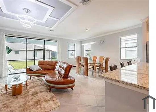4 bed, 2212 sqft, $3,300 — Photo 2