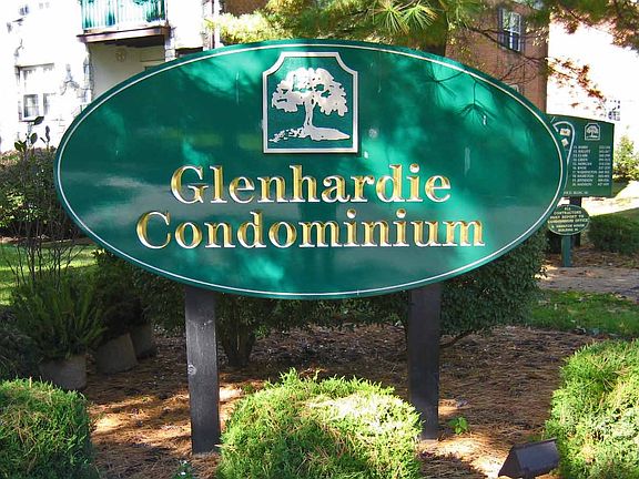 Entrance to Glenhardie